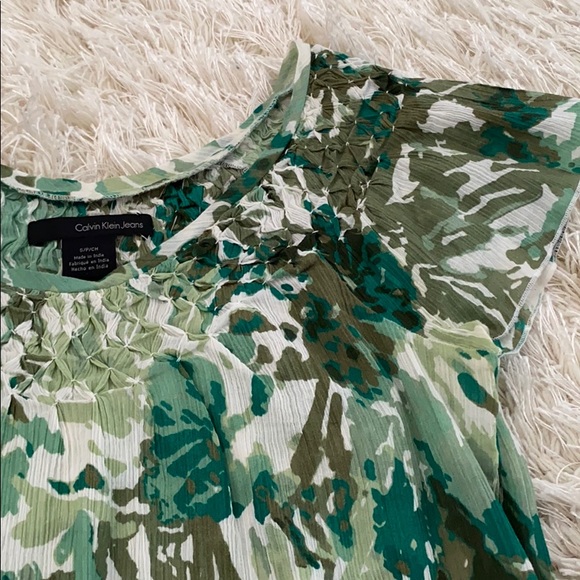 Green Top - Picture 4 of 6